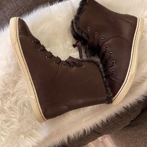 Fresh Brand new Ugg boots ~ size 7 in women’s (Brand new, never worn)